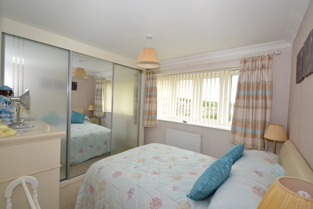 bedroom 1.JPG